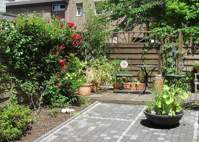 Gemuetliches Haeuschen Mit Garten